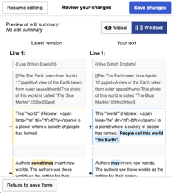 Lo screenshot mostra le medesime modifiche, nella modalità differenze wikitesto su due colonne.