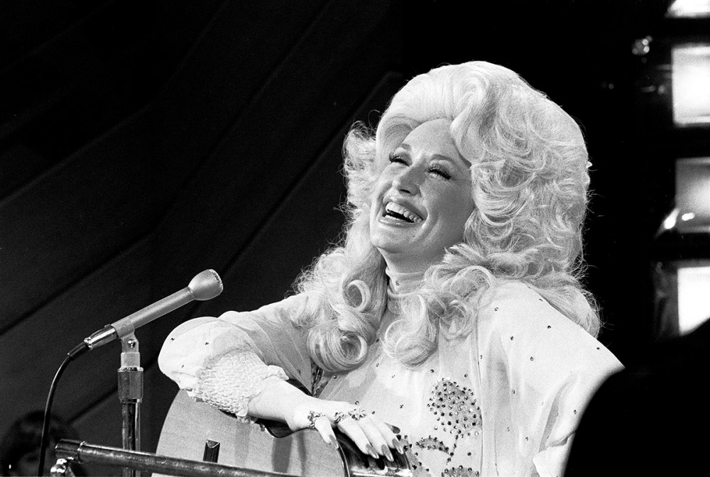 Dolly Parton at the Phil Donahue Show at WGN Television in Chicago, Illinois, April 30, 1977. (Photo by Paul Natkin/Getty Images)