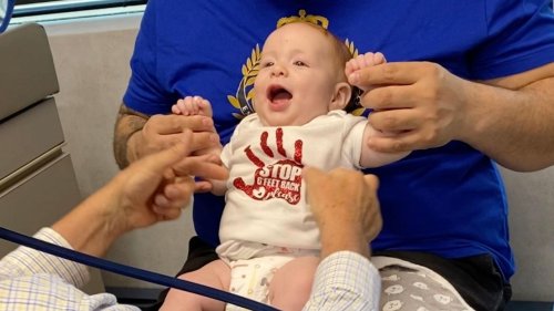 Doctor Distracts Baby Patients During Vaccine Jab With Goofy Routine | Happily