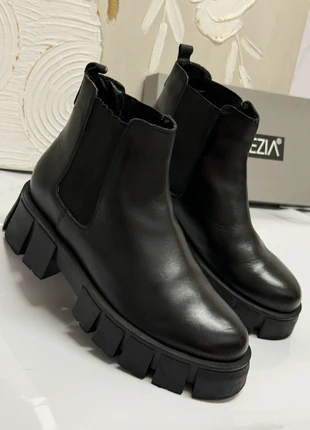 Ghete din piele naturală Venezia, επωνυμία: venezia, κατάσταση: Πολύ καλό, μέγεθος: 39, 46.40 €, 49.42 € περιλ. Προστασία Αγοραστή