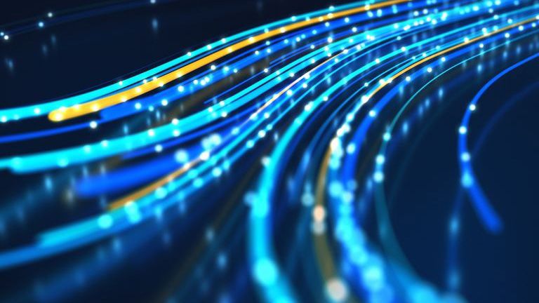 「量子もつれ」を既設の光回線に“相乗り”、世界初の遠隔伝送に成功